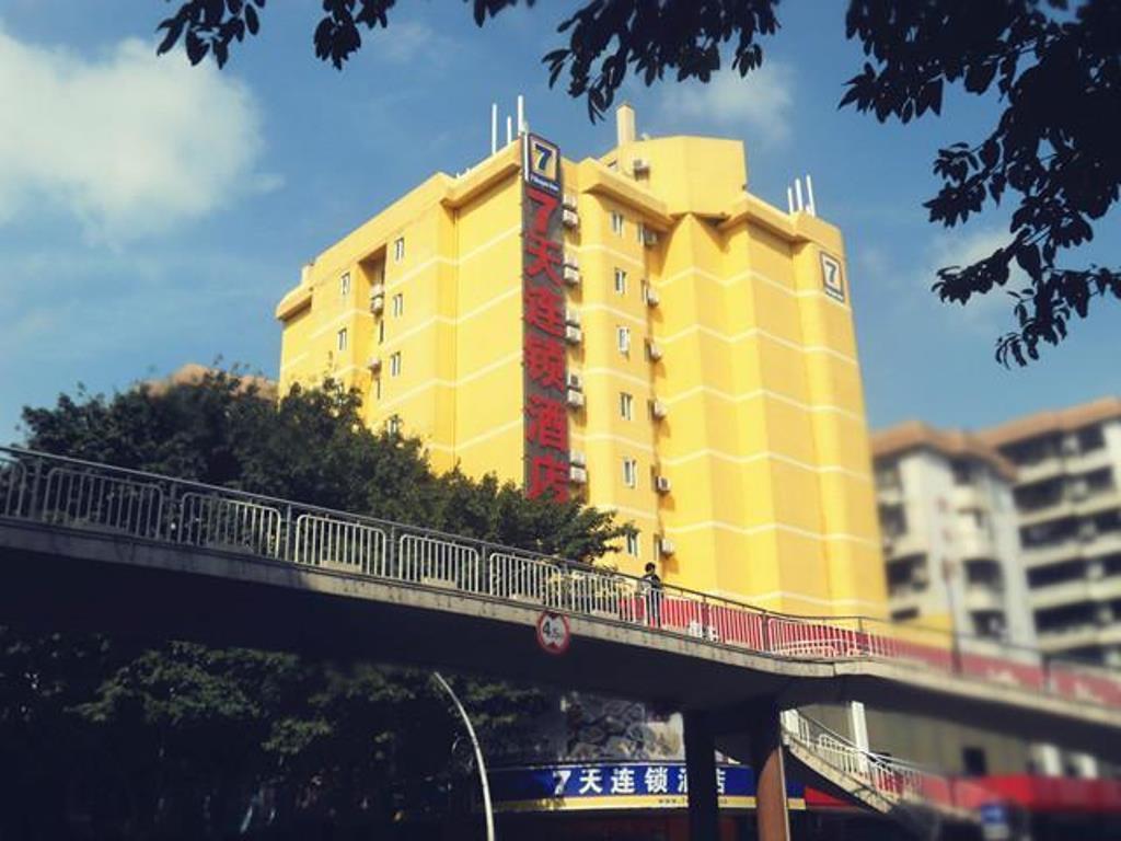 7Days Inn Zhongshan Li He Square Buitenkant foto