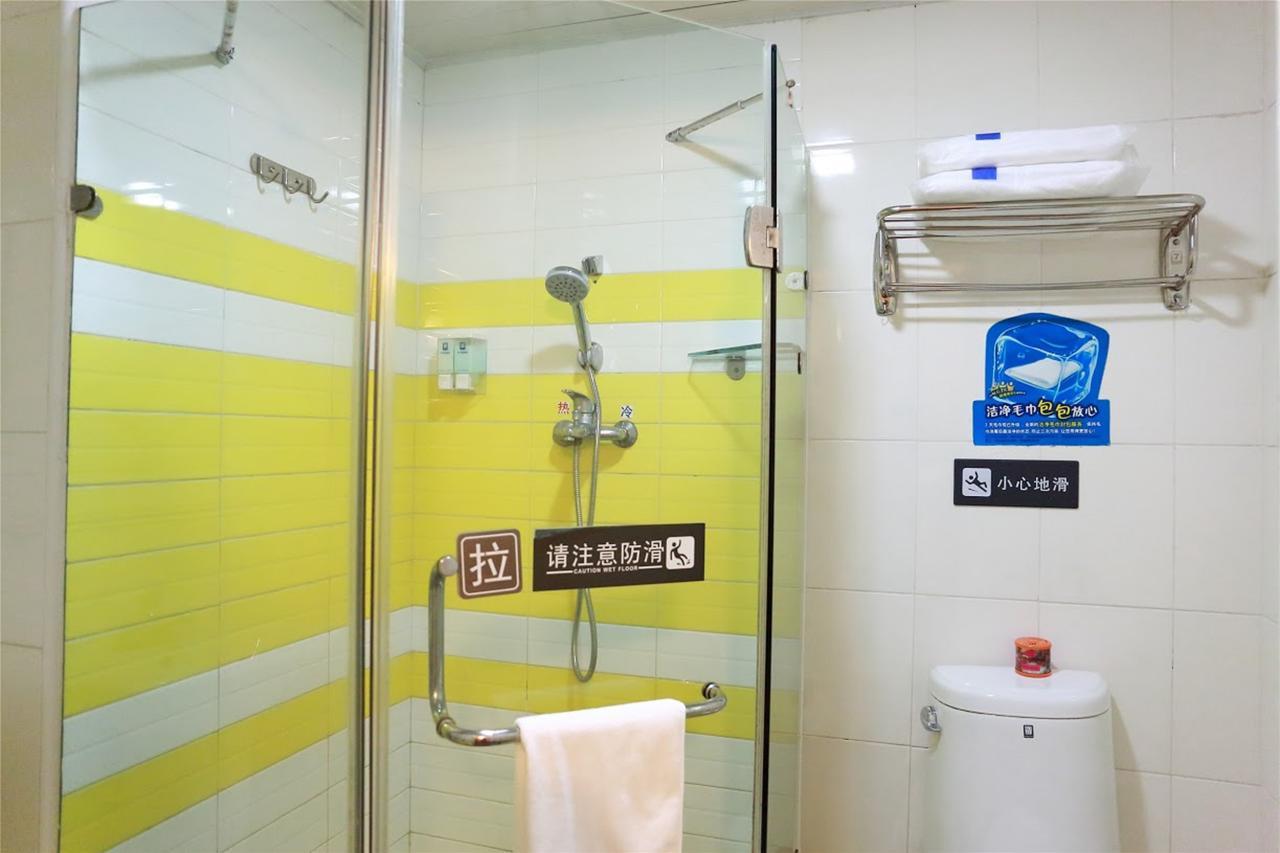7Days Inn Zhongshan Li He Square Buitenkant foto